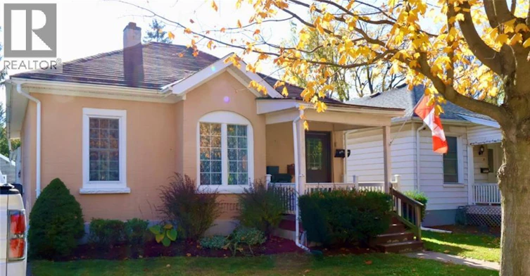 27 Pollock Avenue, Cambridge, ON, N1R 2A9