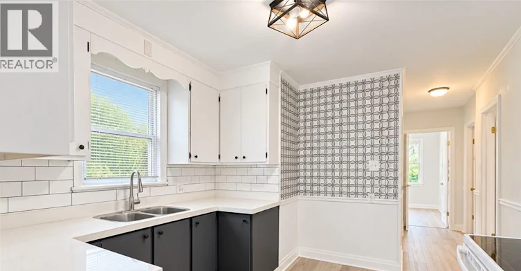 82 Wilson Street E, Hamilton, ON, L9G 2B5 - 2