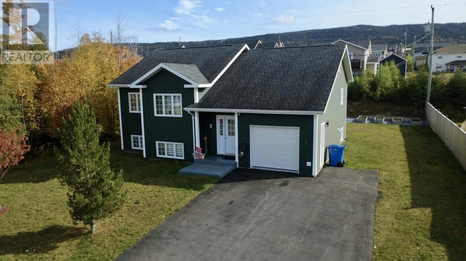 4 Warren Drive, Pasadena, NL, A0L 1K0