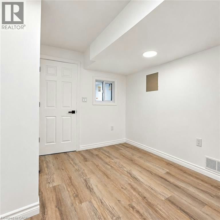 Lower-69 Tupper Crescent, Kitchener, ON, N2B 2Y1 - 9