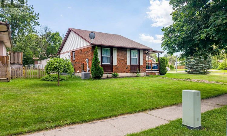 25 Newleaf Crescent