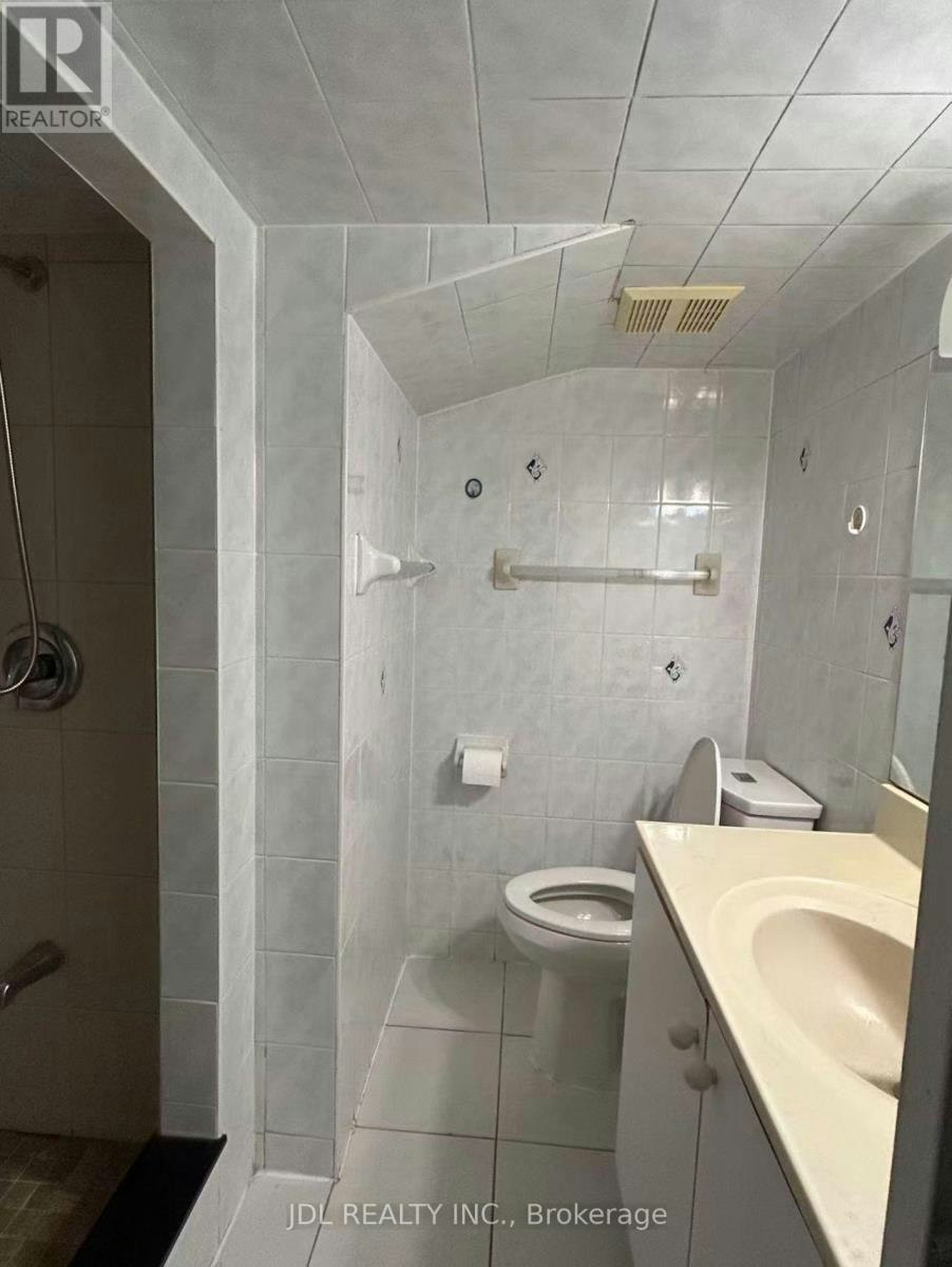 TWO Bedrooms Lower 64 Charlton Blvd Boulevard, Toronto, ON, M2M 1B9 - 8