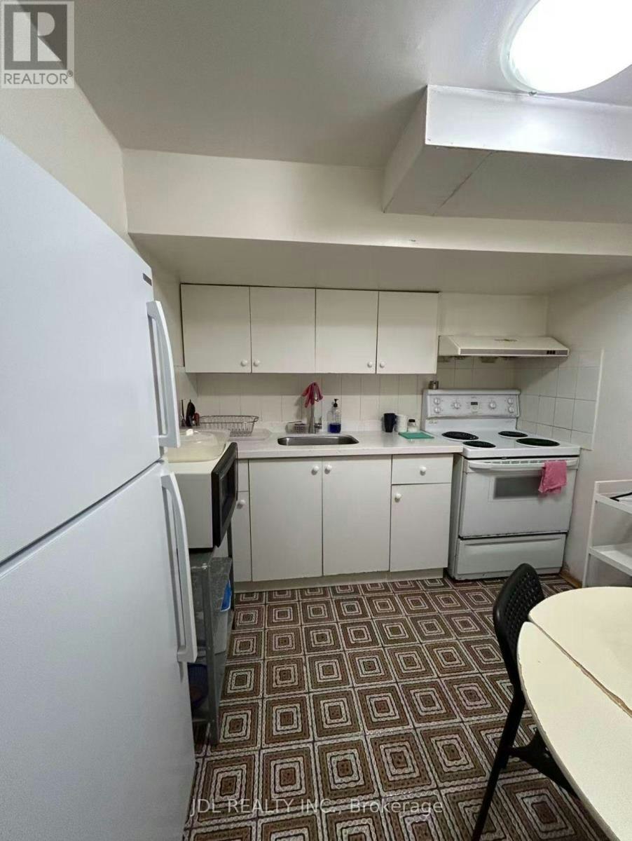 TWO Bedrooms Lower 64 Charlton Blvd Boulevard, Toronto, ON, M2M 1B9 - 7