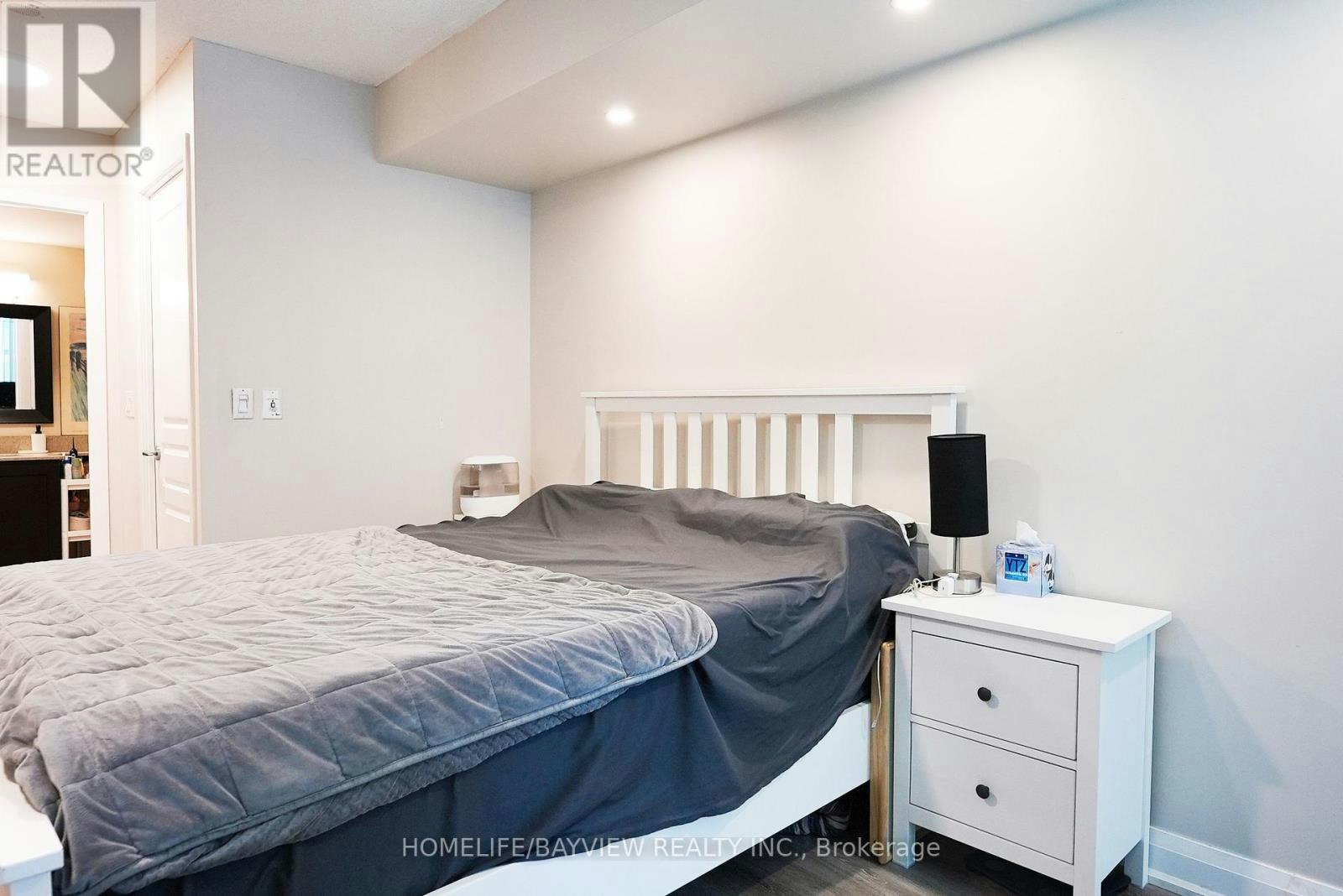 915-18 Yonge Street, Toronto, ON, M5E 1Z8 - 24