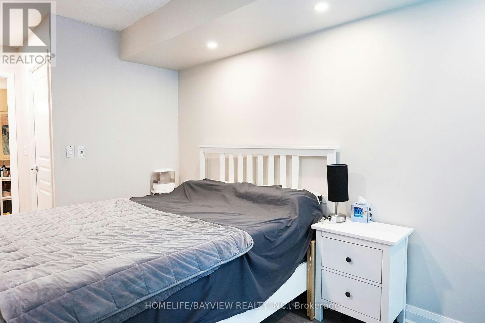 915-18 Yonge Street, Toronto, ON, M5E 1Z8 - 22