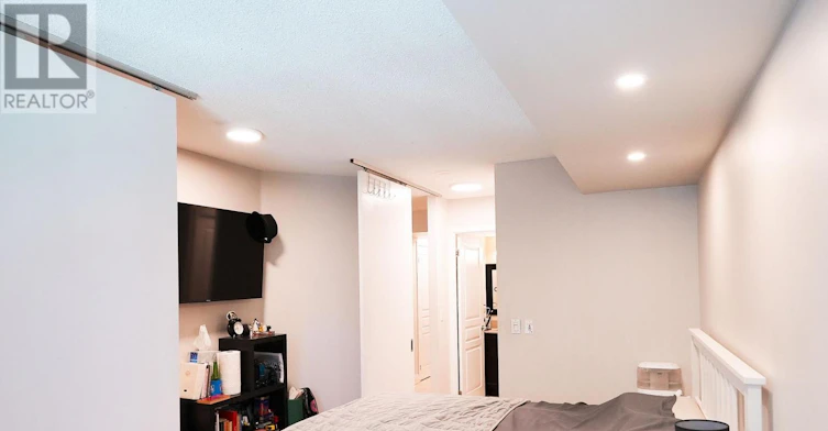 915-18 Yonge Street, Toronto, ON, M5E 1Z8 - 26