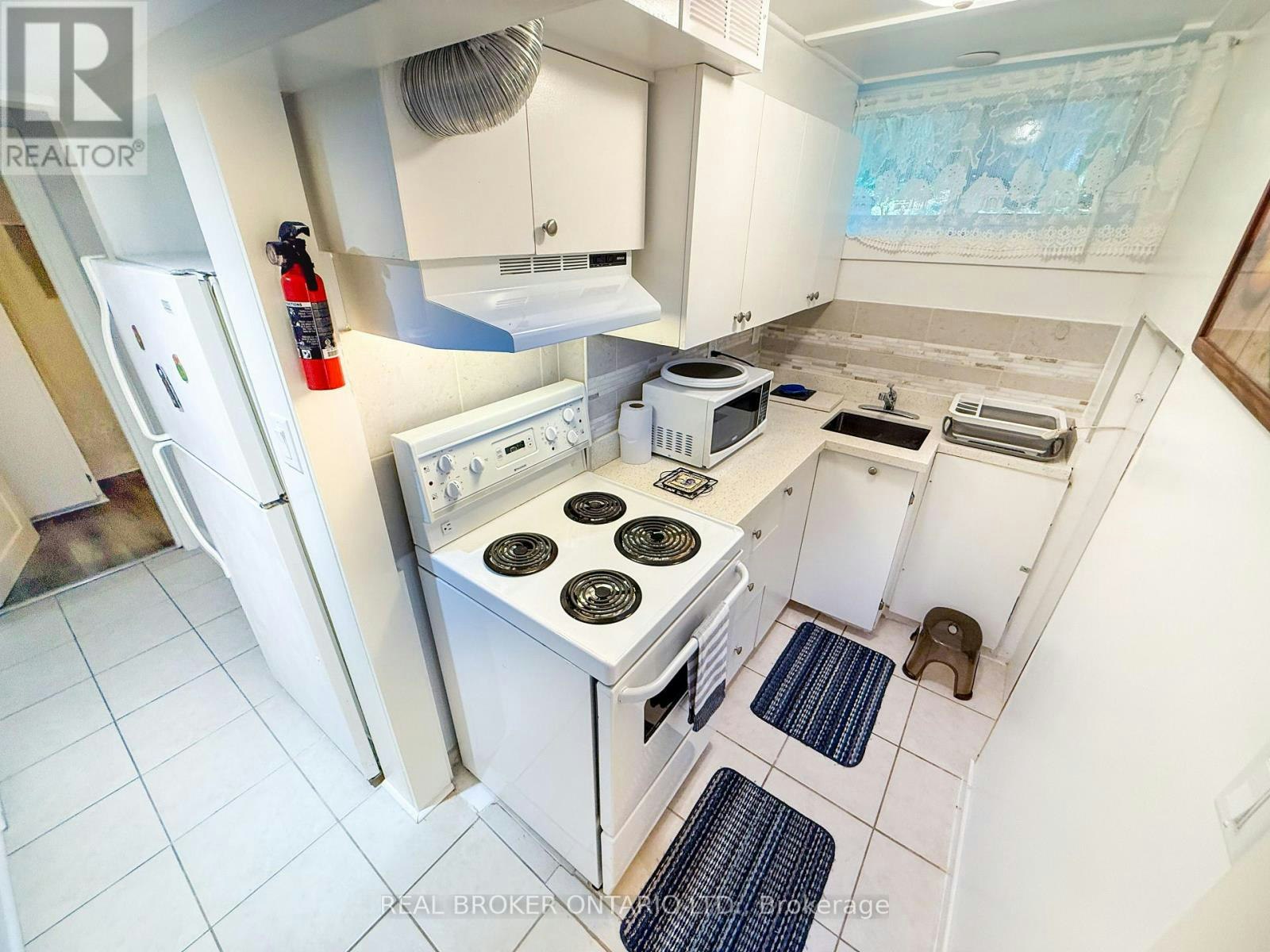 LOWER LEVEL-14 Gooch Court, Toronto, ON, M6S 2N8 - 6