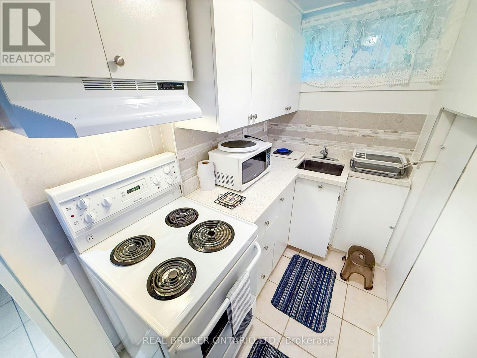 LOWER LEVEL-14 Gooch Court, Toronto, ON, M6S 2N8 - 7