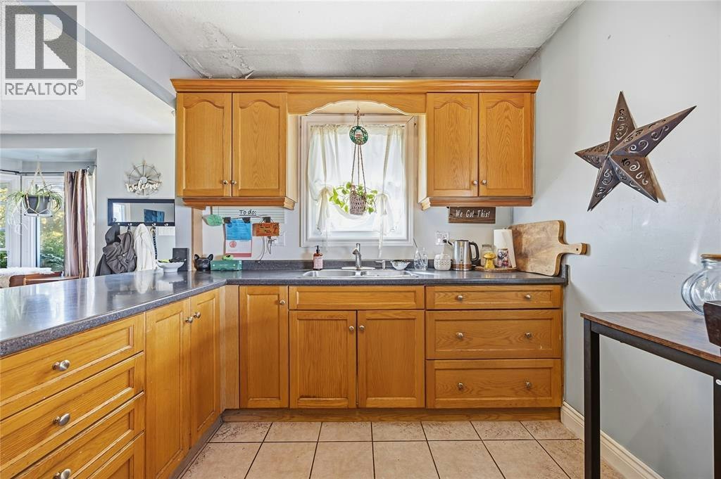 272 Kathleen Avenue, Sarnia, ON, N7T 1E3 - 6