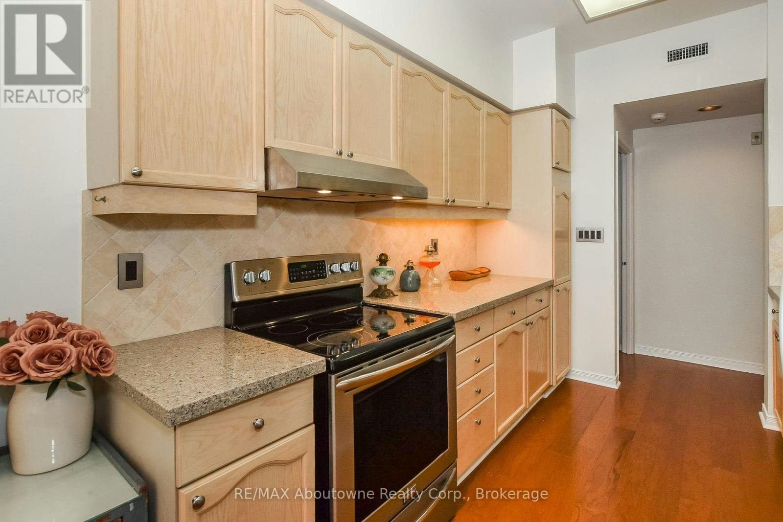 110-2199 Sixth Line, Oakville, ON, L6H 5V3 - 12