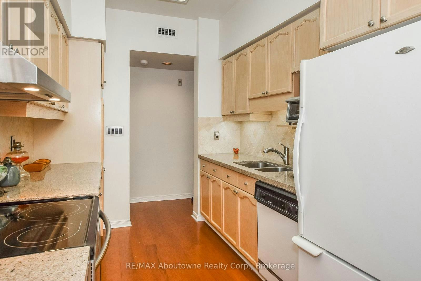 110-2199 Sixth Line, Oakville, ON, L6H 5V3 - 11