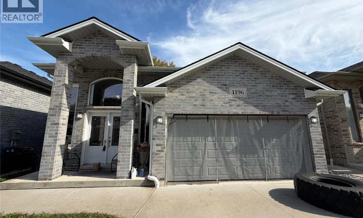 1196 Eastlawn