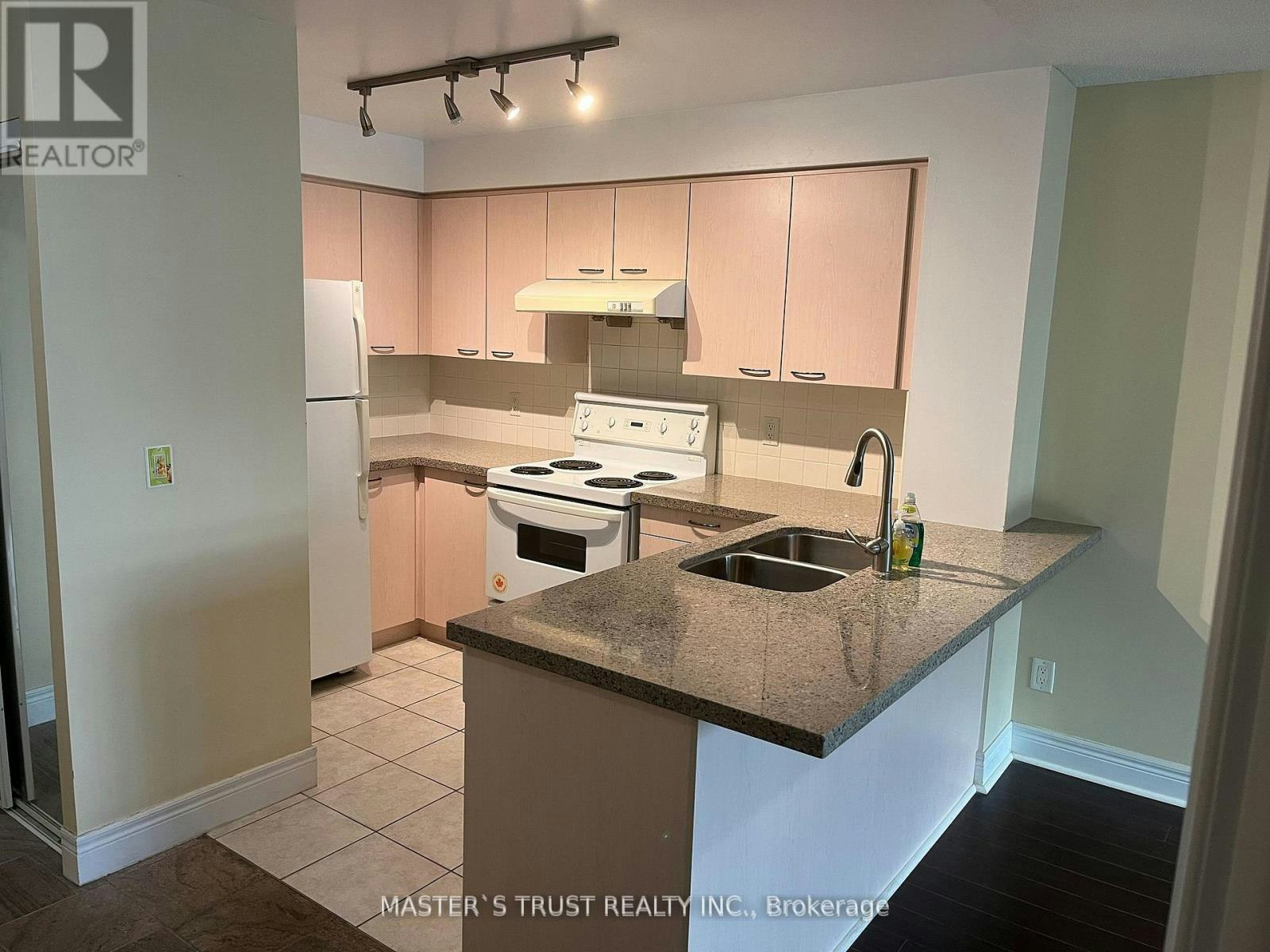522-62 Suncrest Boulevard, Markham, ON, L3T 7Y6 - 2