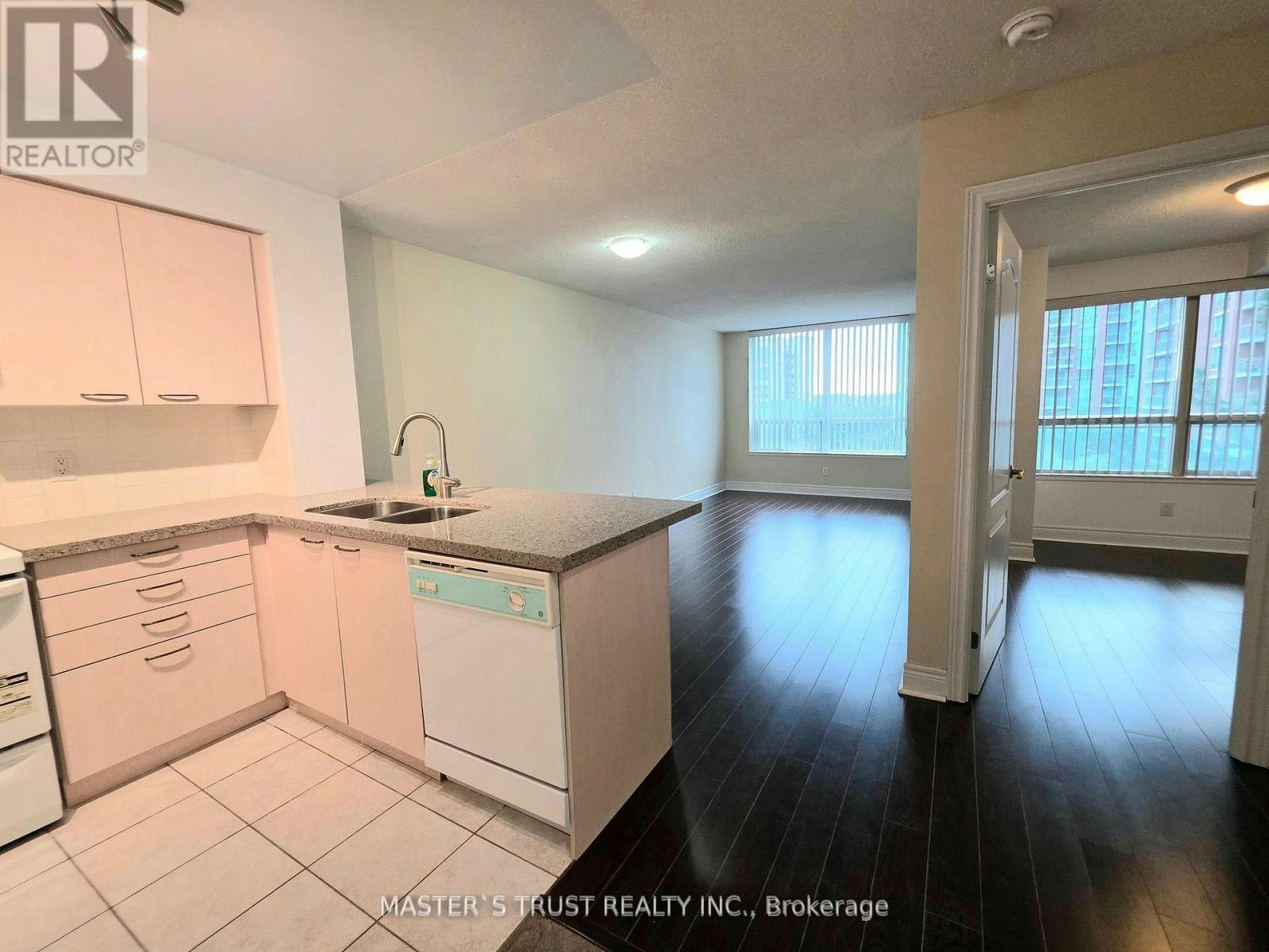 522-62 Suncrest Boulevard, Markham, ON, L3T 7Y6 - 3