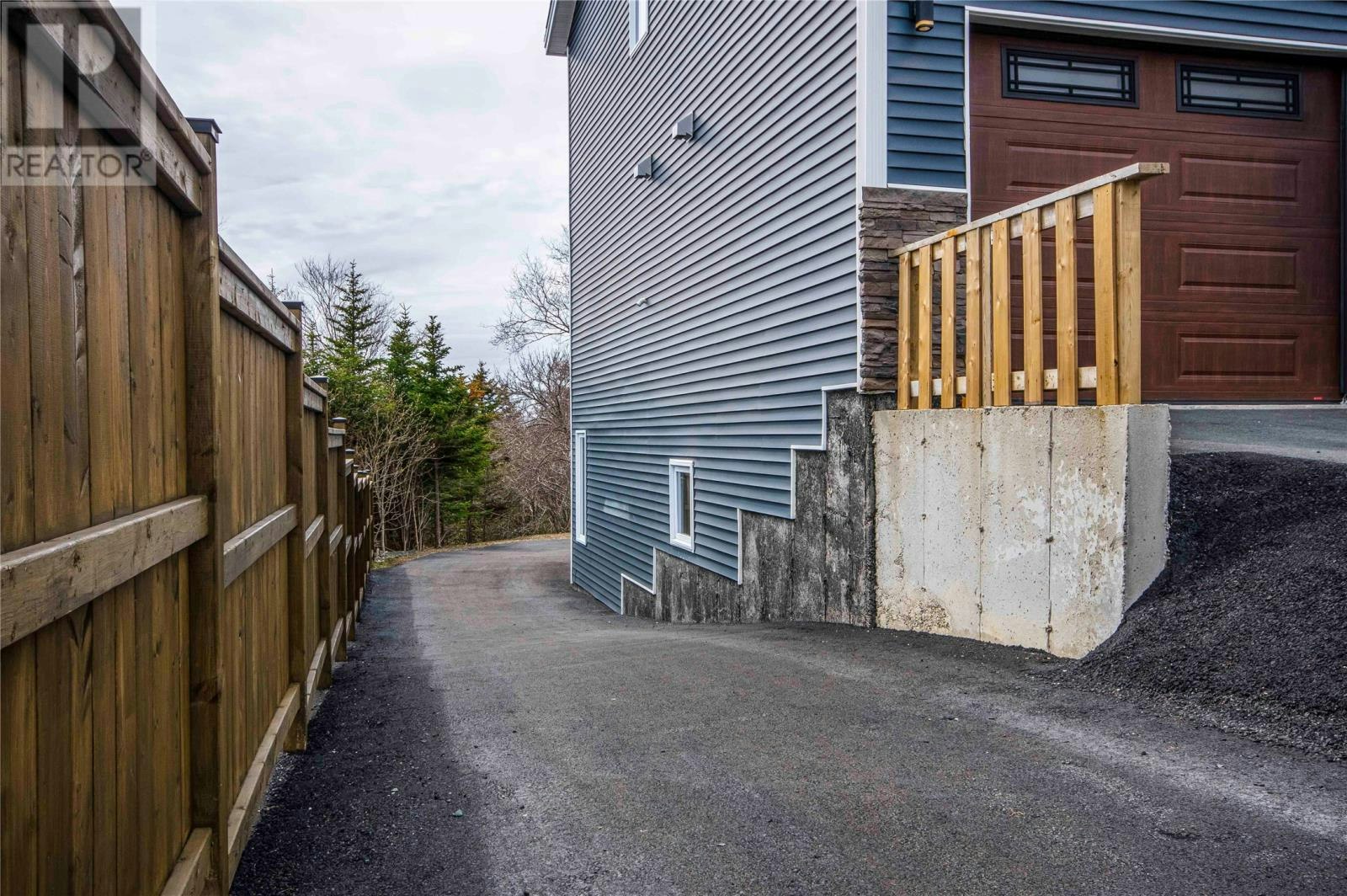 7 Christopher Street, Paradise, NL, A1L 1W6 - 2