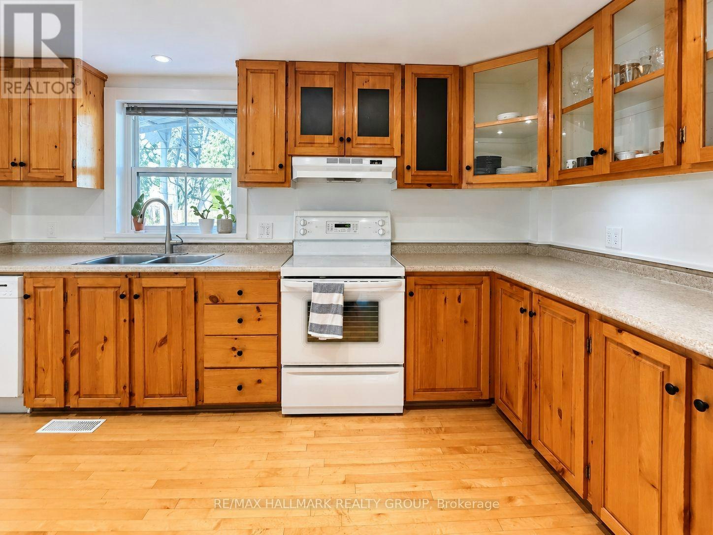 307 Duncairn Avenue, Ottawa, ON, K1Z 7H1 - 5