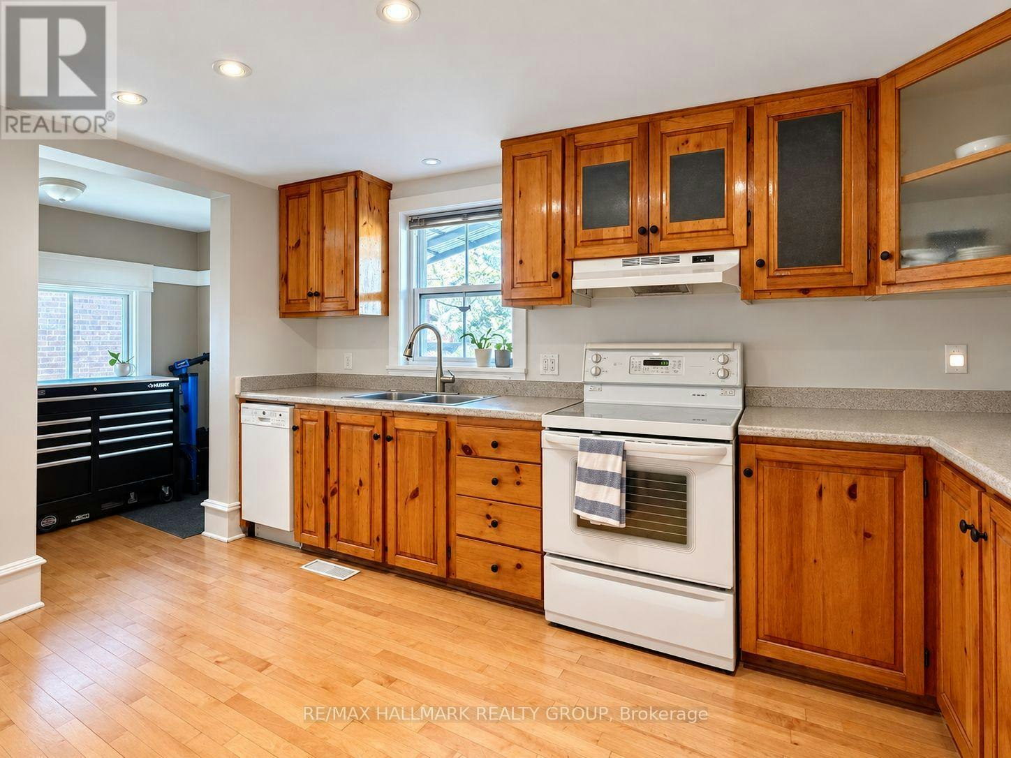307 Duncairn Avenue, Ottawa, ON, K1Z 7H1 - 4