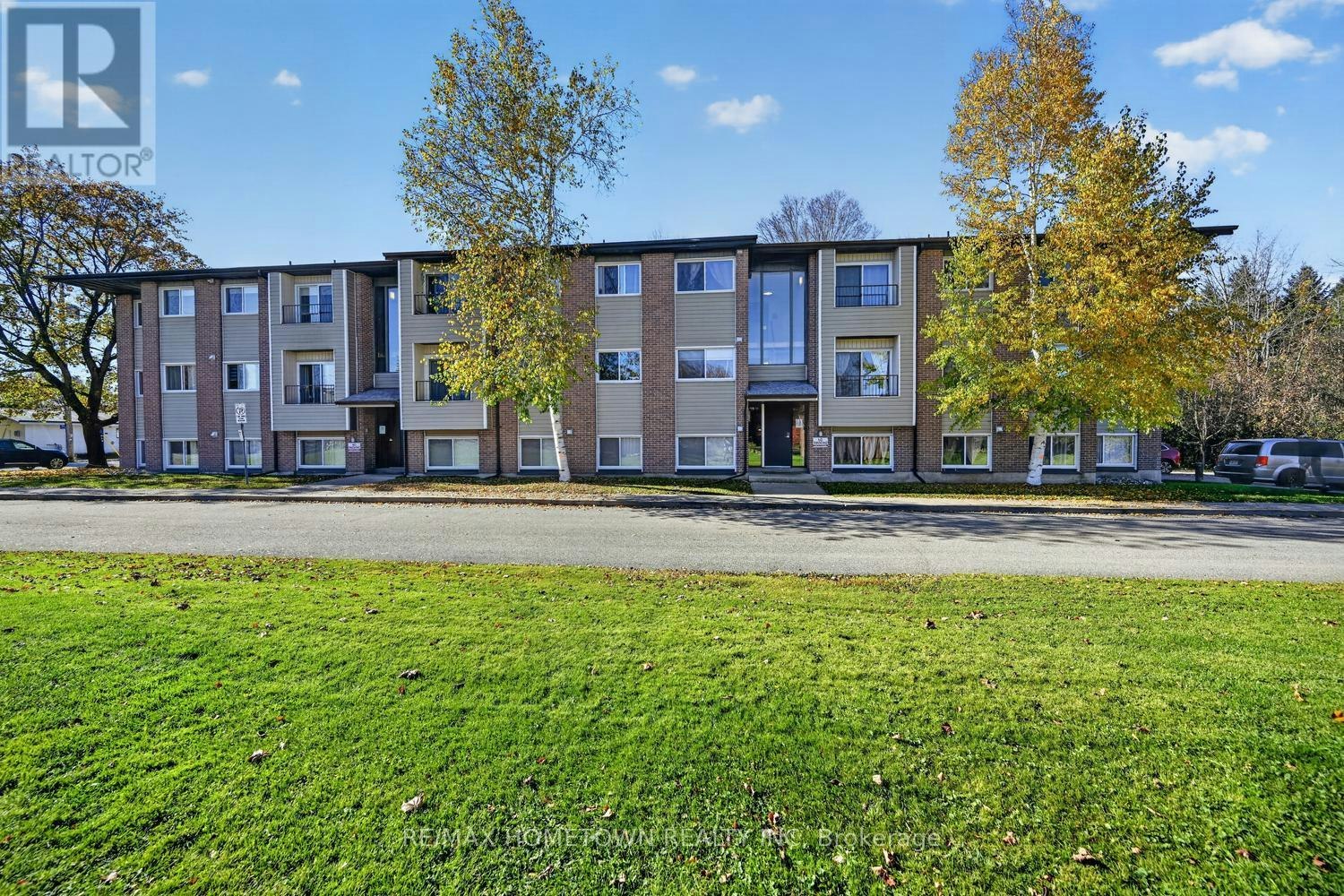105-323 Main Street W, Merrickville, ON, K0G 1N0