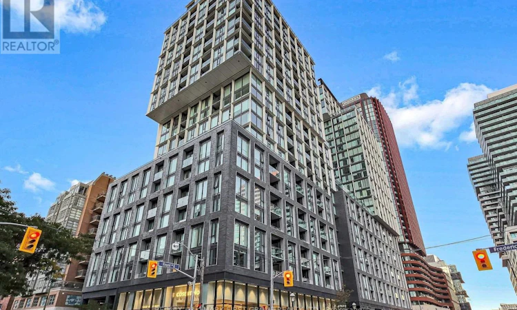 2201-158 Front Street E