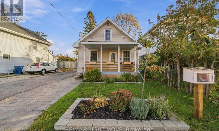 94 Westmount Drive N