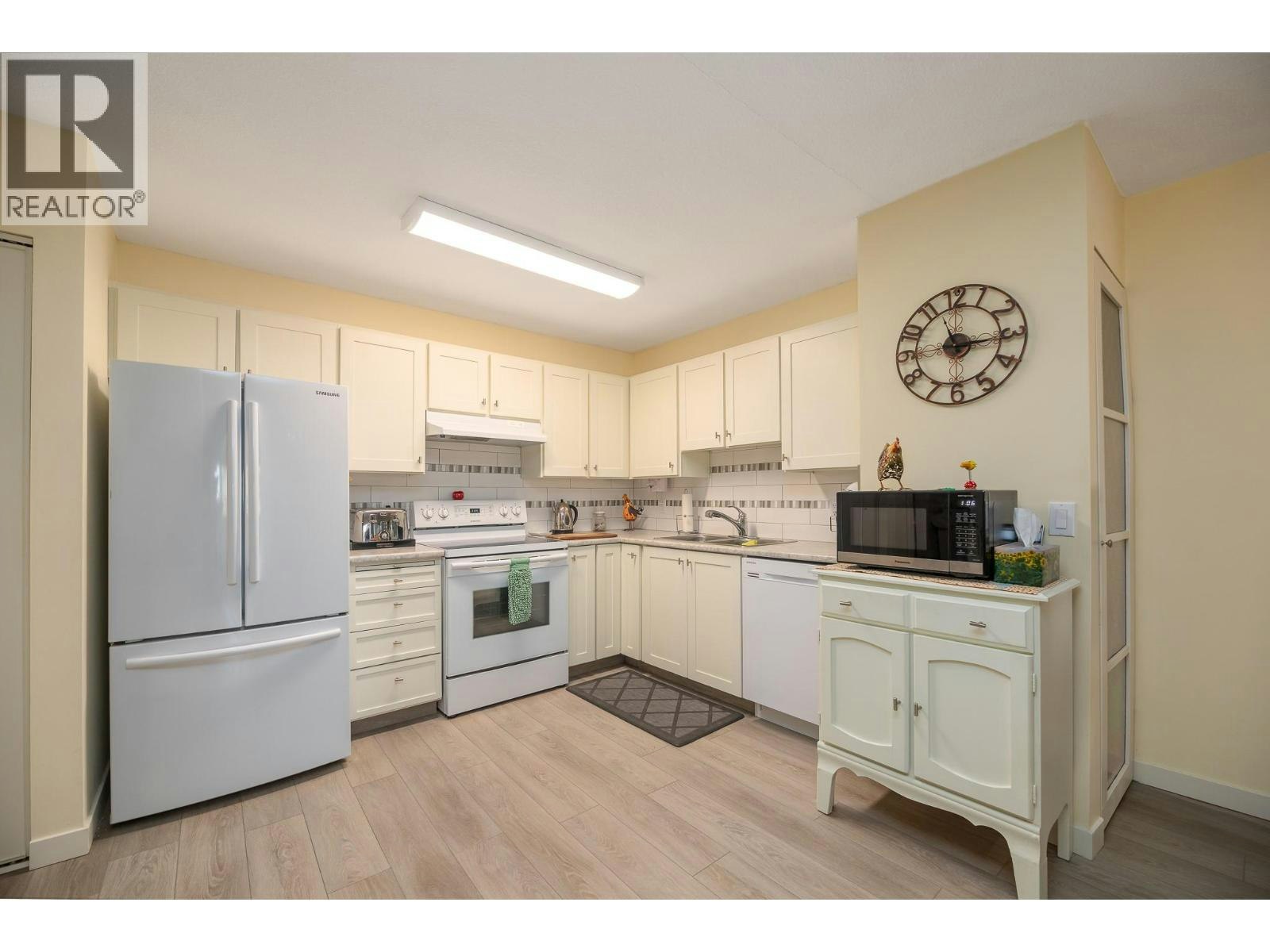 304-187 Warren Avenue, Penticton, BC, V2A 3N1