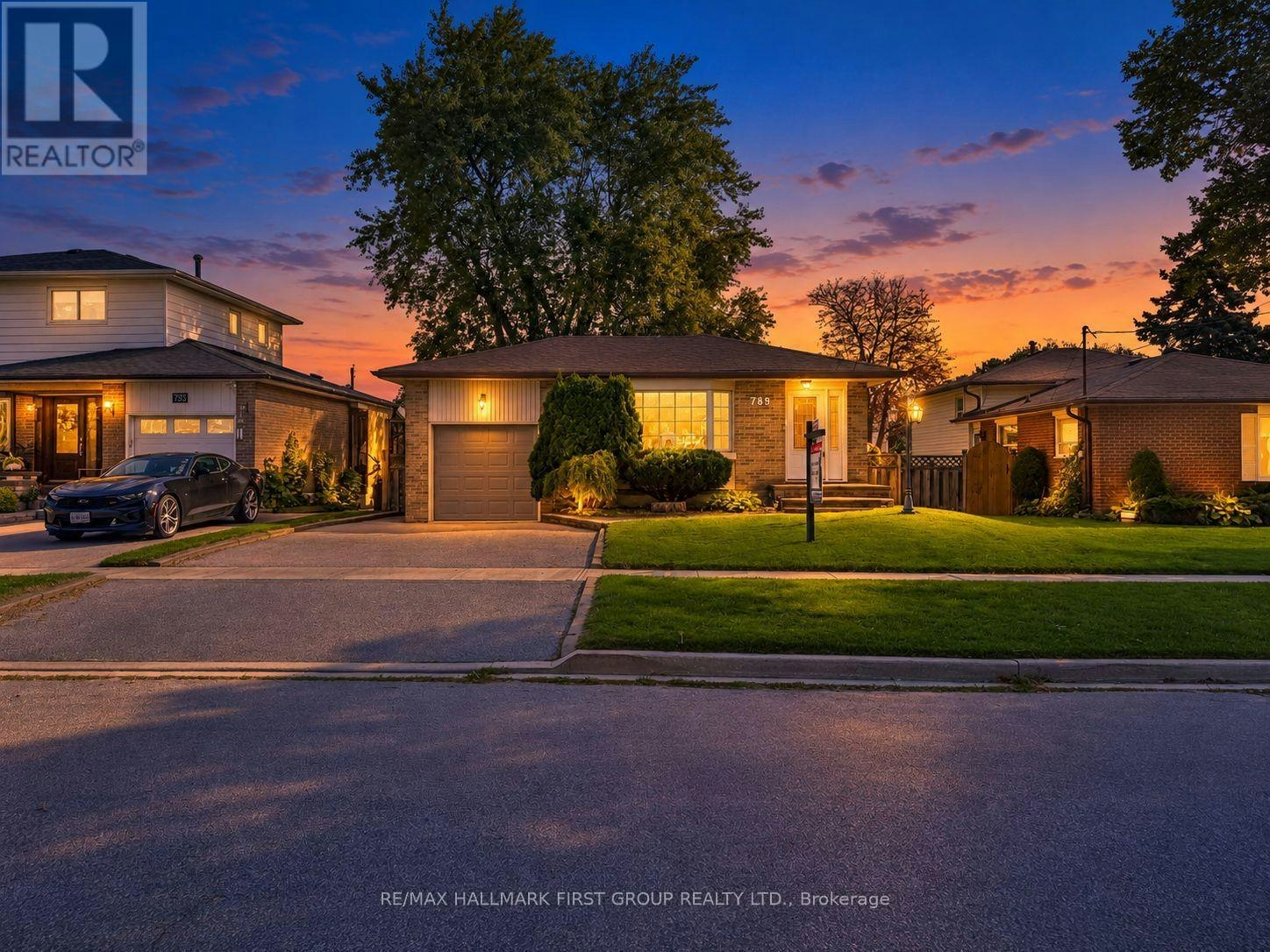 789 Hillcrest Road, Pickering, ON, L1W 2P5