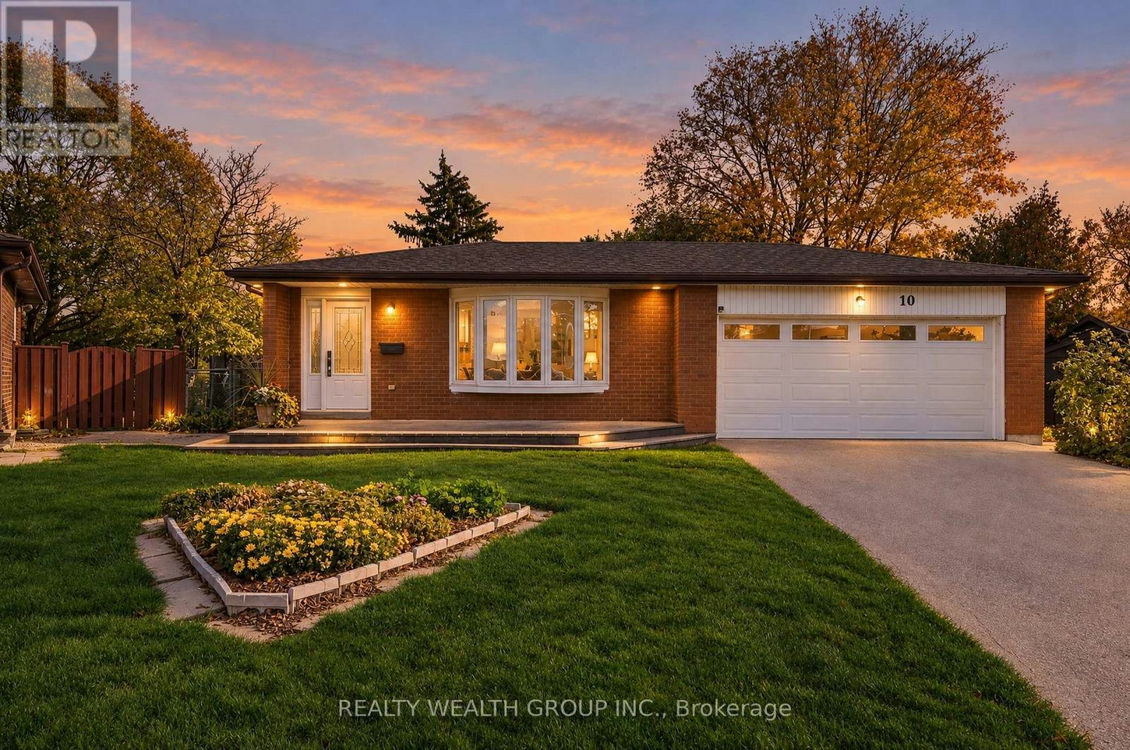 10 Flavian Court, Brampton, ON, L6T 3P1