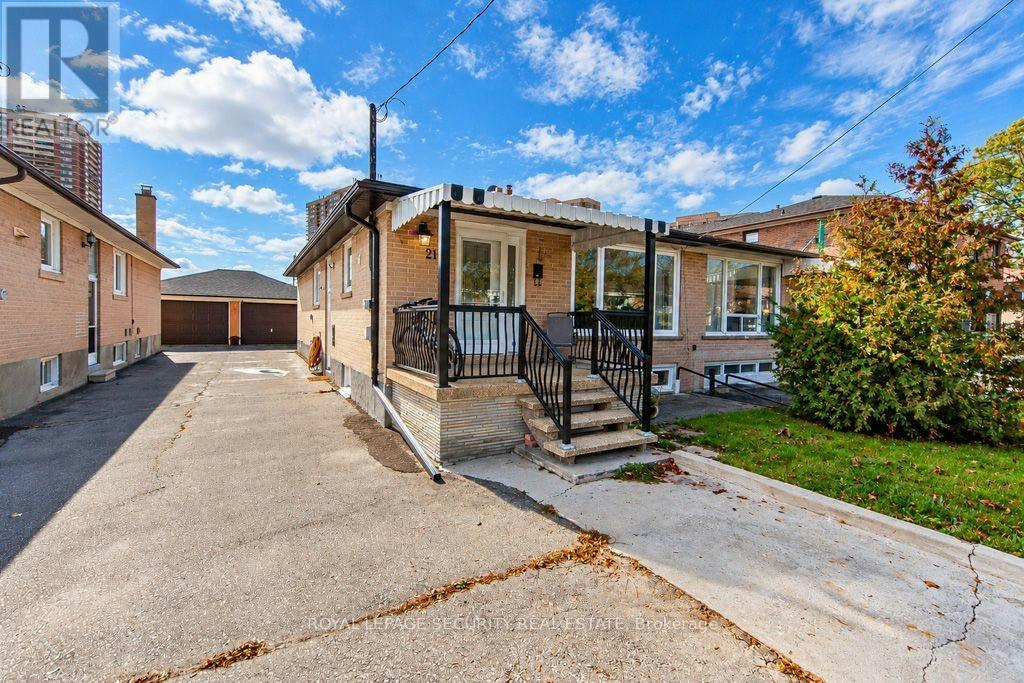 21 Neames Crescent, Toronto, ON, M3L 1K8