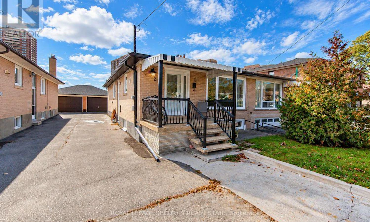 21 Neames Crescent