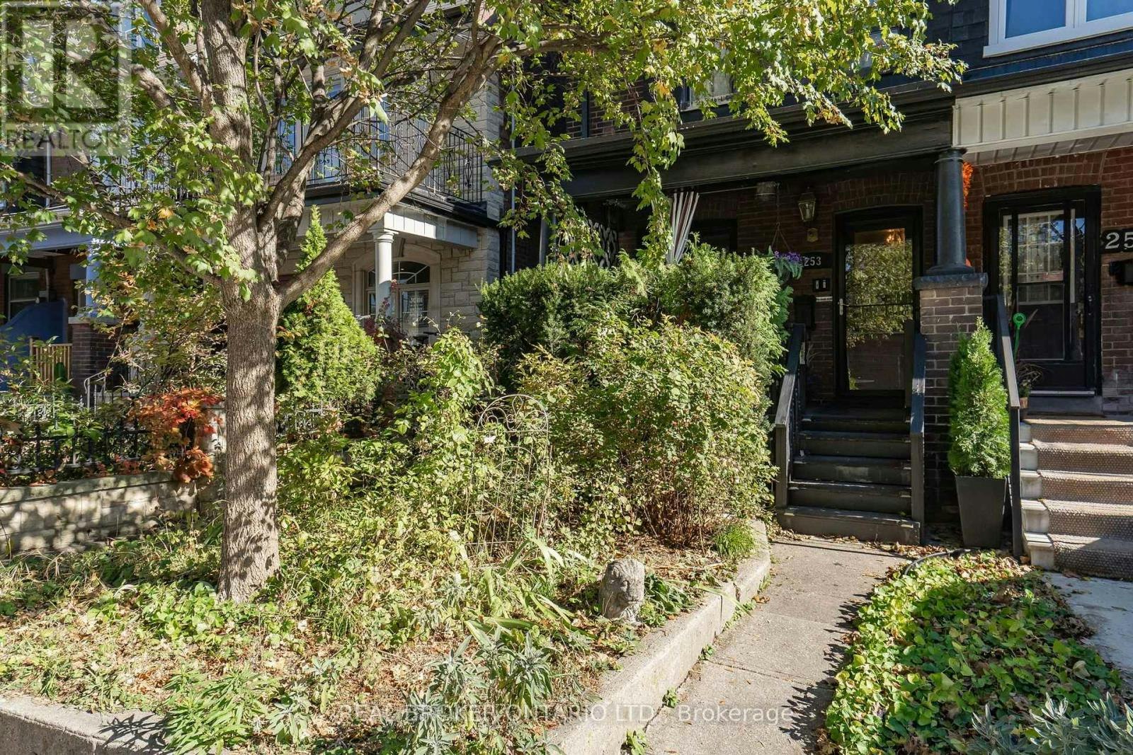 253 Bartlett Avenue, Toronto, ON, M6H 3G3