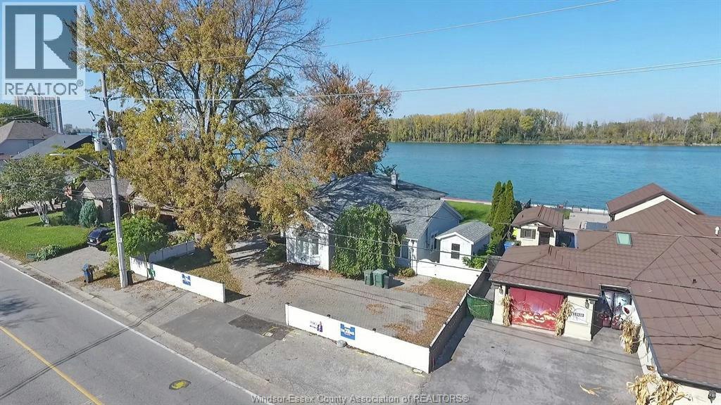 9906 Riverside Drive East, Windsor, ON, N8P 1A1