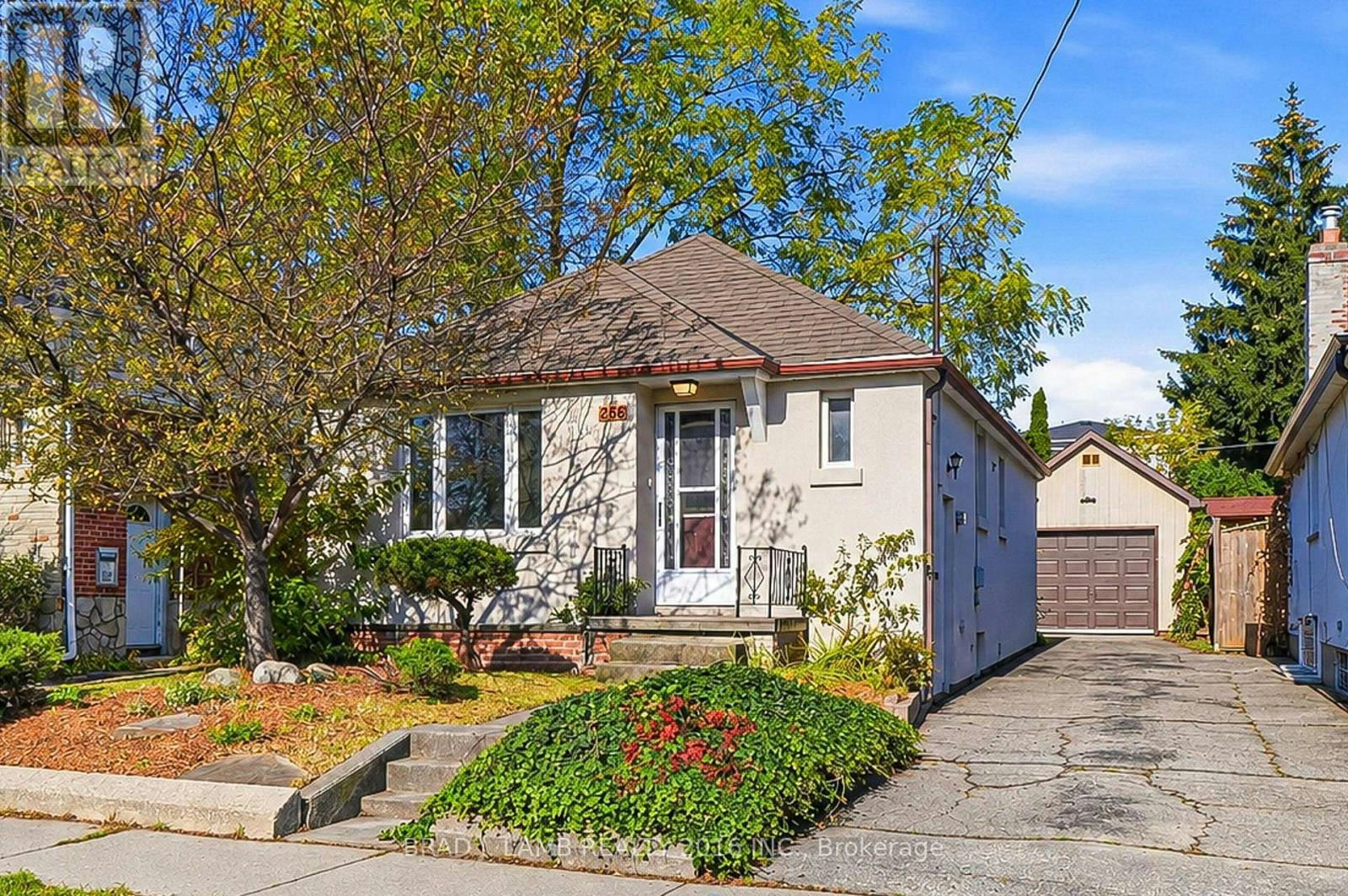 256 The Queensway, Toronto, ON, M8Y 1J4