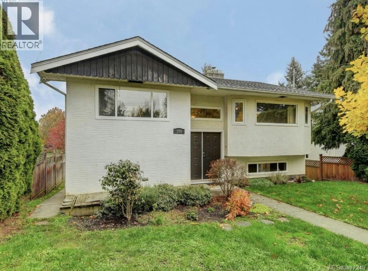 540 Whiteside Street, Saanich, BC, V8Z 1Y4