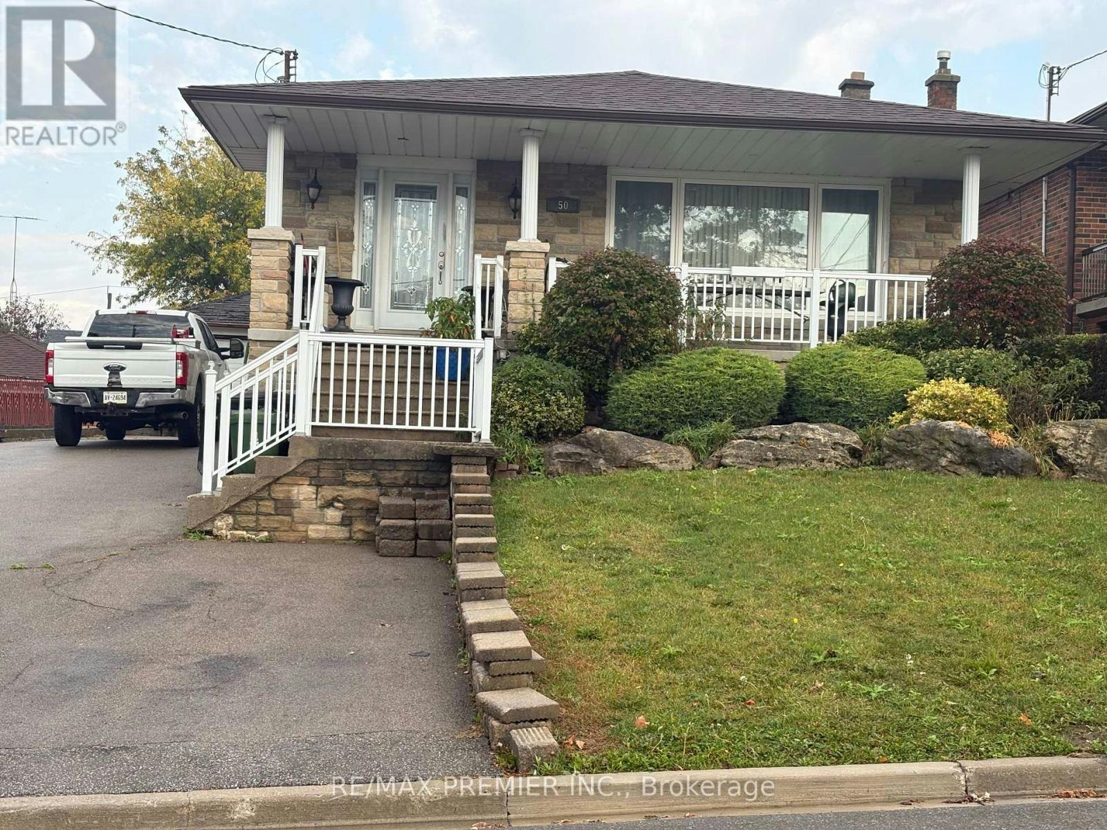50 Deevale Road, Toronto, ON, M6M 1Z5
