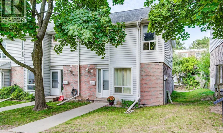 25-32 Mowat Boulevard