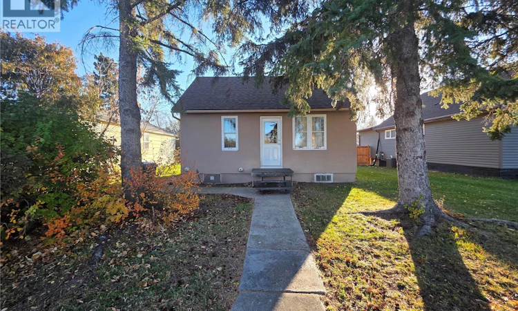 257 6th Avenue W