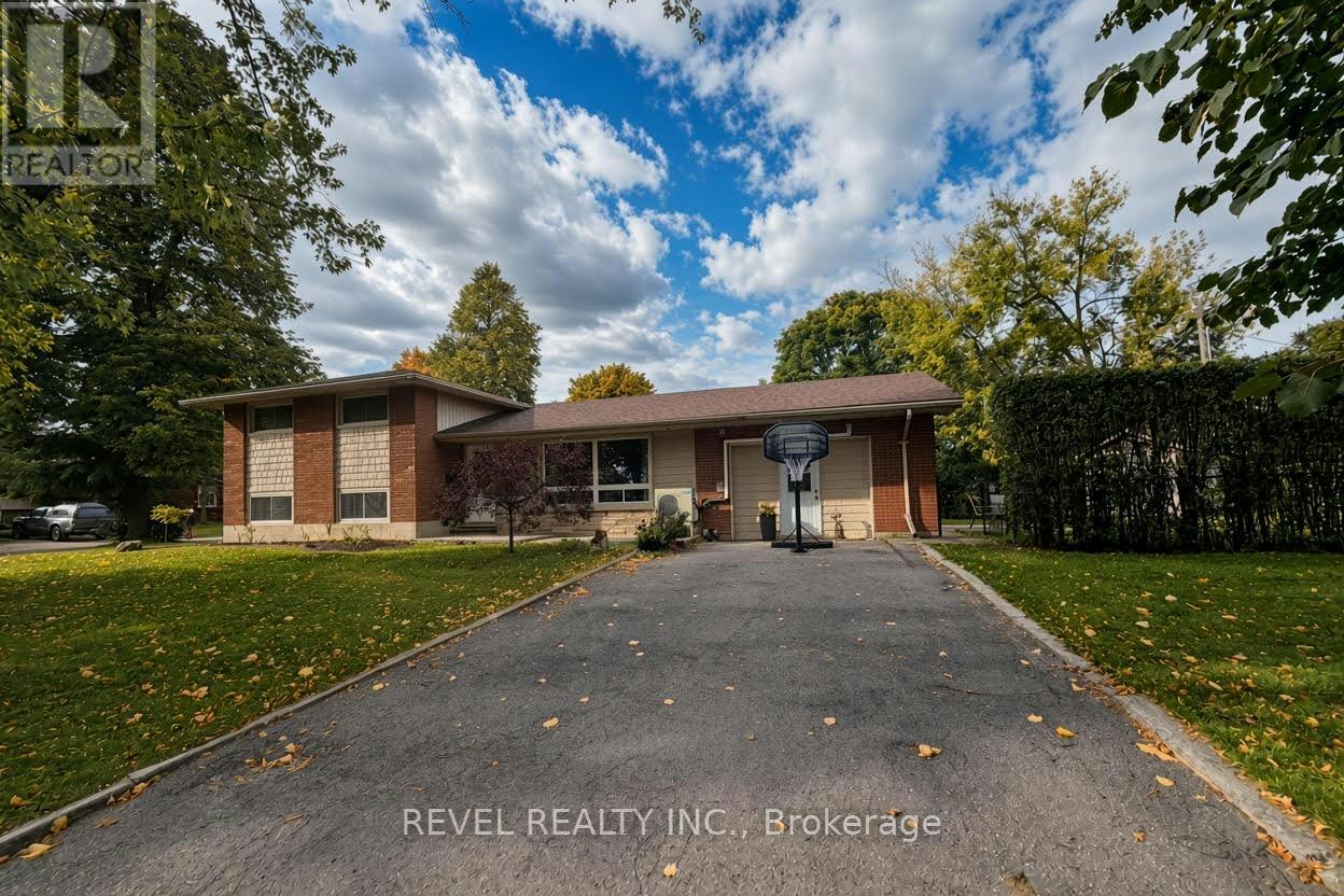 10 Agincourt Gardens, London, ON, N5Z 4E3