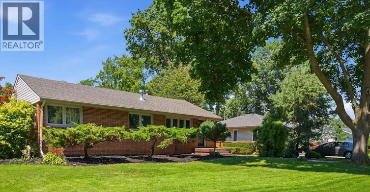 251 St. Marks Road, Tecumseh, ON, N8N 2H6 - 2