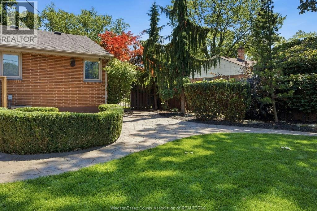 251 St. Marks Road, Tecumseh, ON, N8N 2H6 - 32