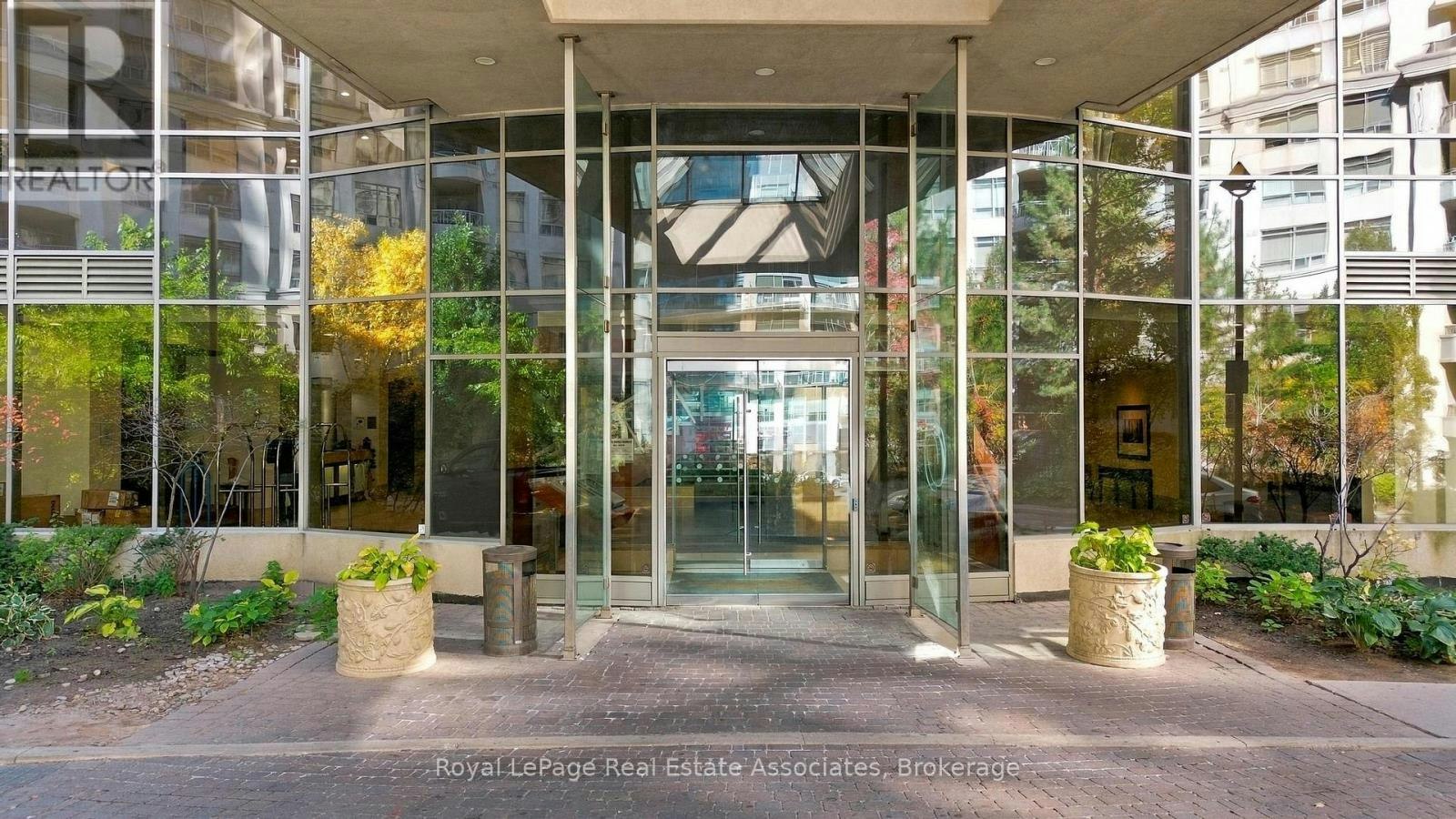 618-3880 Duke Of York Boulevard, Mississauga, ON, L5B 4M7