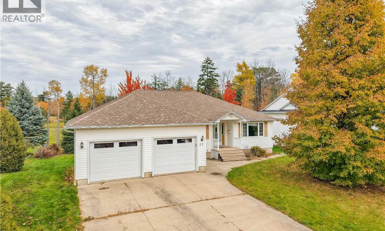27 Howe Crescent
