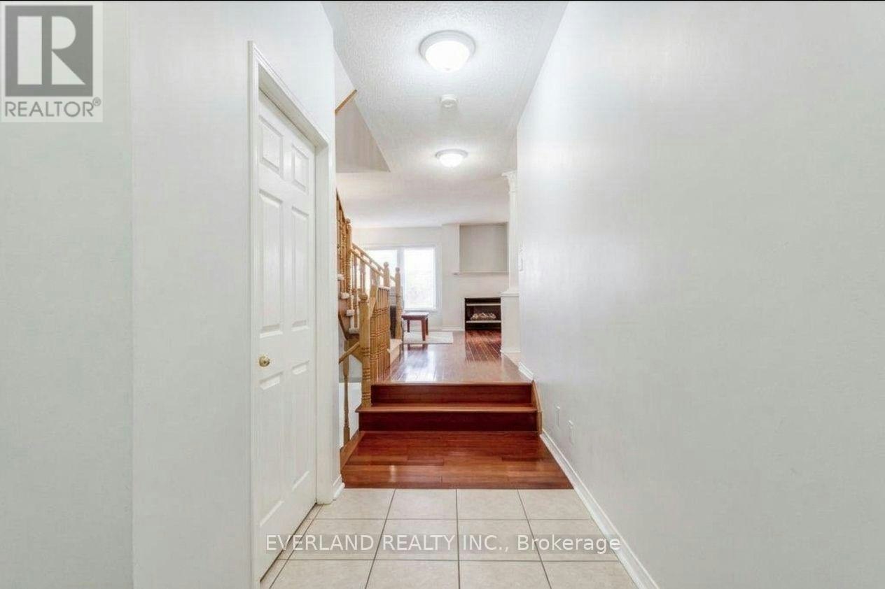31 Marshview Avenue, Aurora, ON, L4G 7W5 - 4