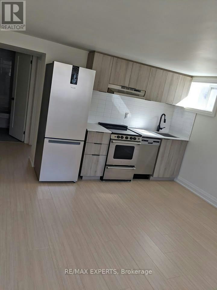 BSMT-41 Gort Avenue, Toronto, ON, M8W 3Y7