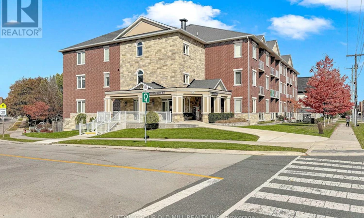 102-95 Wilson St Street W