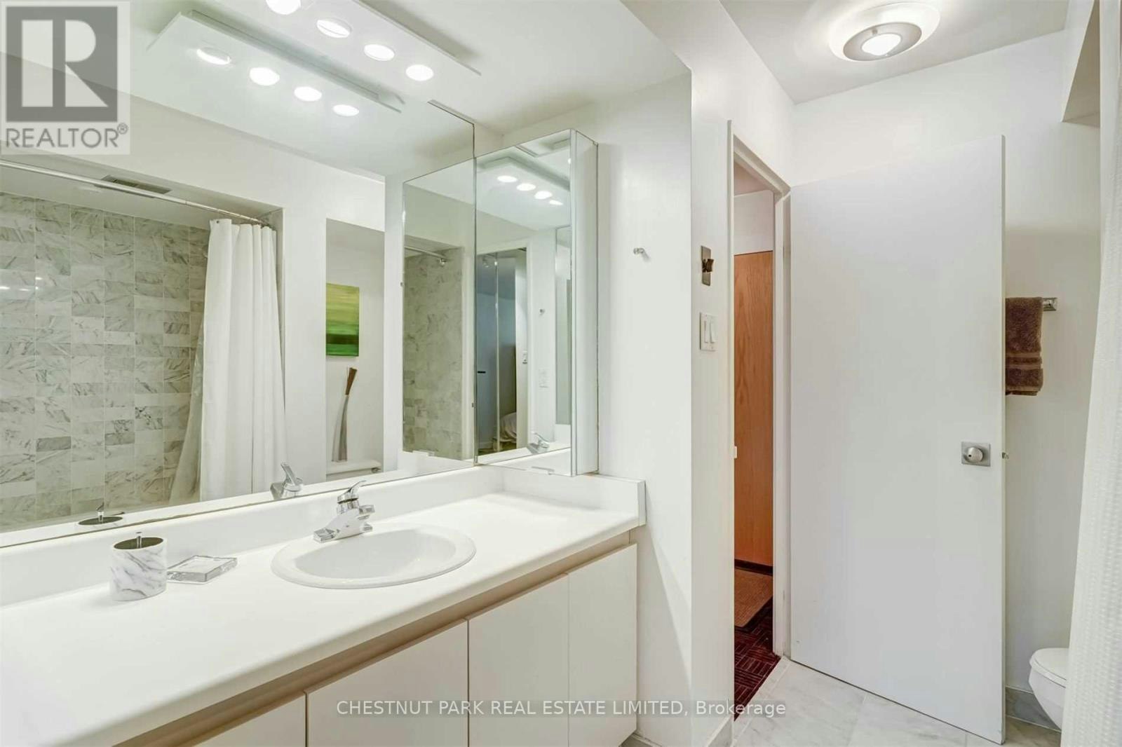 1206-110 Bloor Street W, Toronto, ON, M5S 2W7 - 31