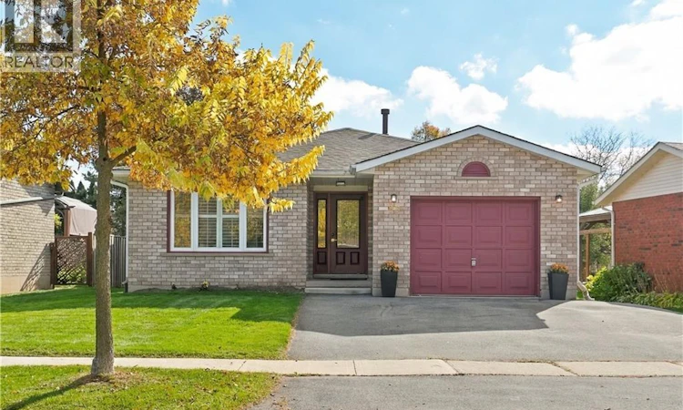 99 Lynden Hill Crescent