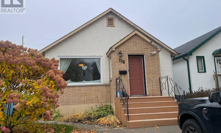 116 Harold Street S