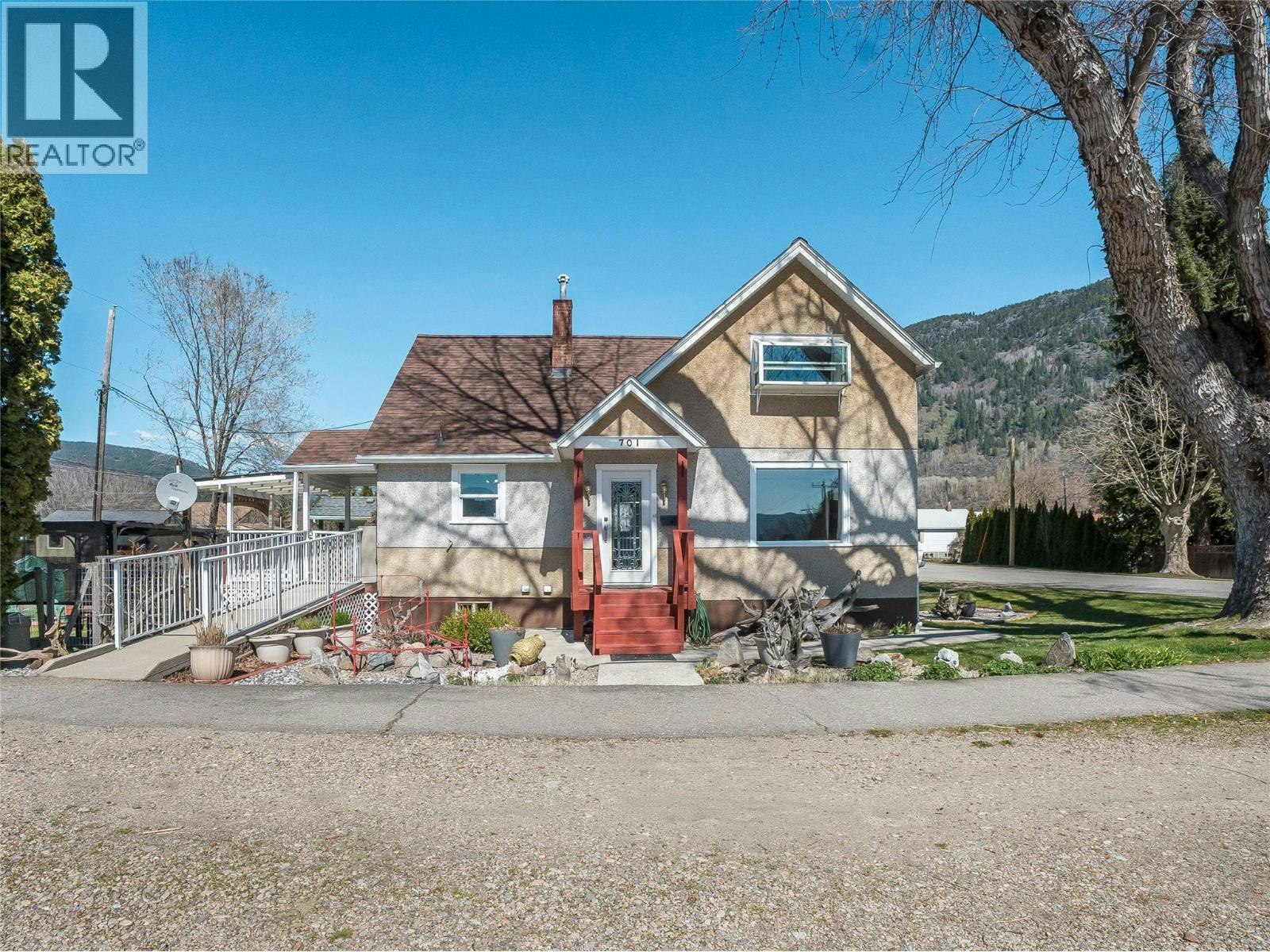 701 4th Street, Castlegar, BC, V1N 2B7