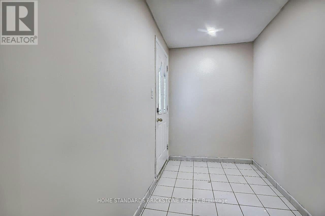 121 James Gray Drive, Toronto, ON, M2H 1P2 - 3