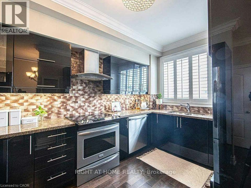 2468 Scholars Common, Burlington, ON, L7P 2W2 - 3
